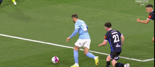 开云体育-墨尔本城2-1逆转奥克兰FC，卡普托点射，梅梅蒂破门